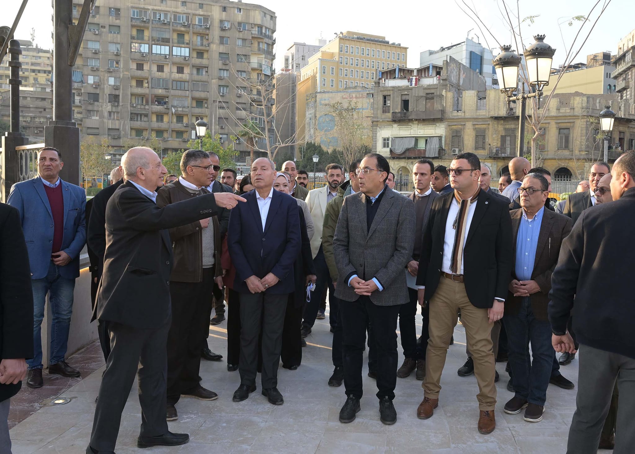 رئيس الوزراء يتفقد مشروع إعادة إحياء حديقة الأزبكية التراثية