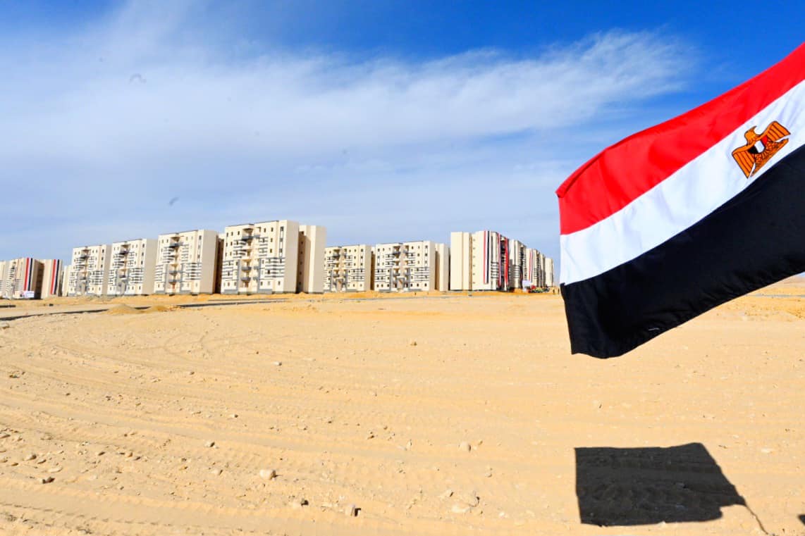وزير الإسكان يتفقد المشروع السكني وأعمال الطرق