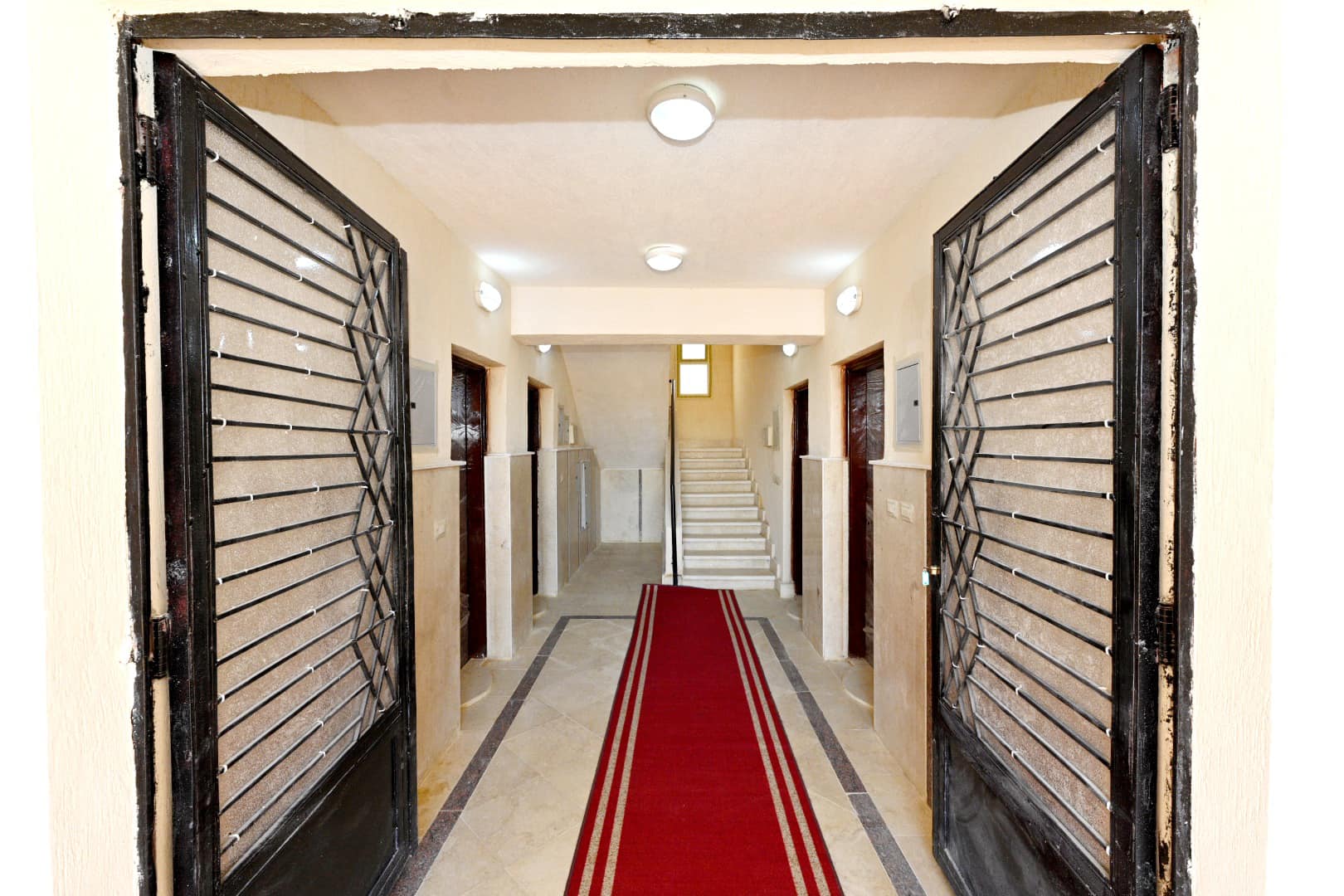 وزير الإسكان يتفقد المشروع السكني وأعمال الطرق