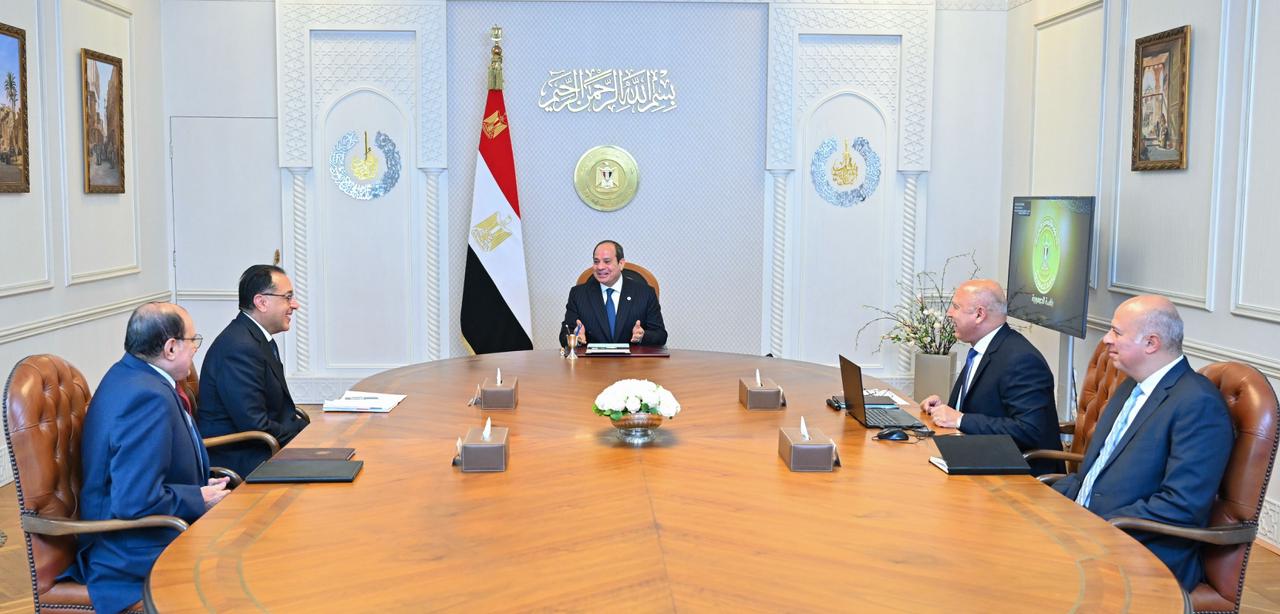 السيسي يتابع المشروعات الخاصة بوزارة النقل والصناعة
