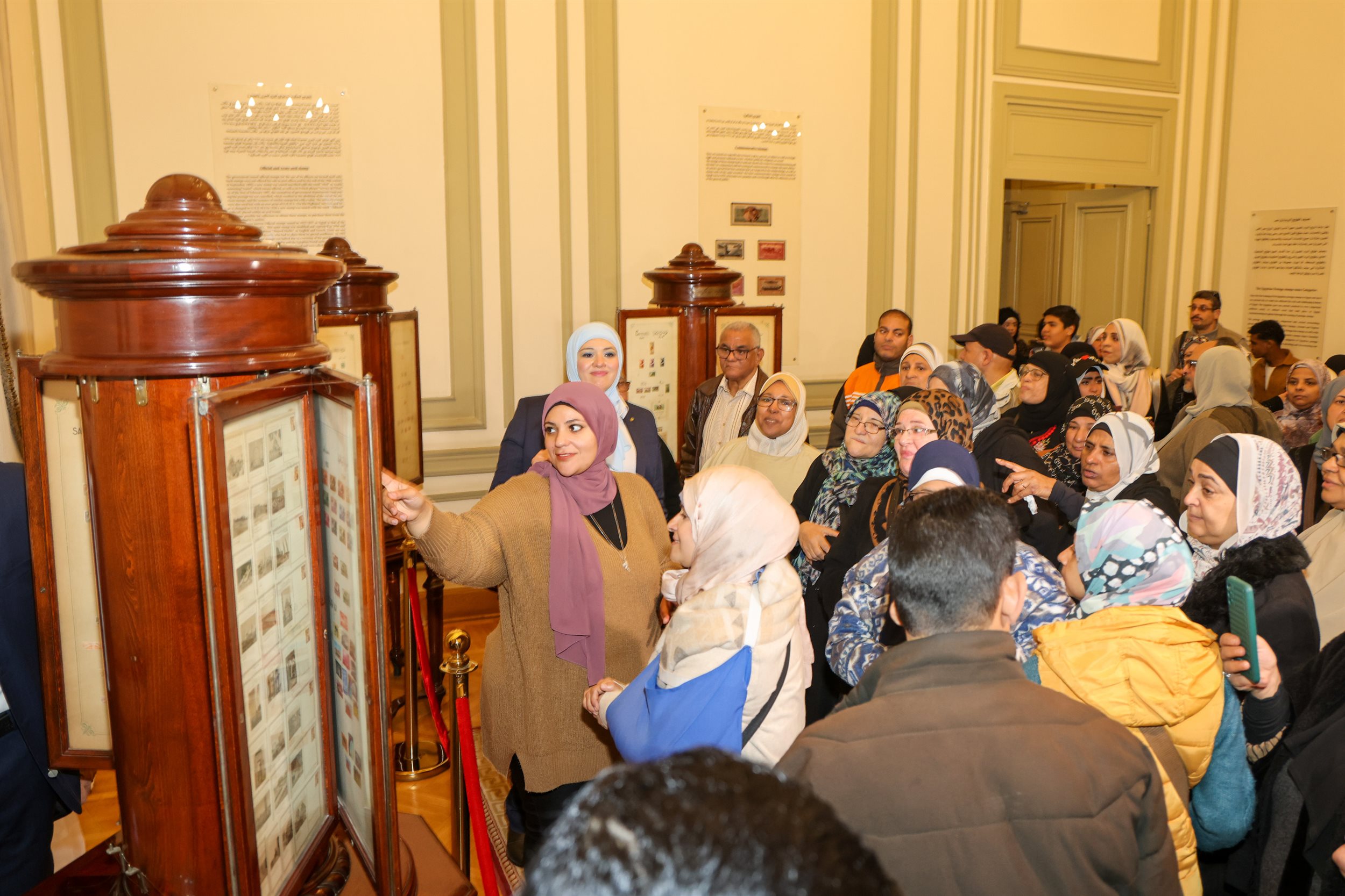 متحف البريد يشهد إقبالاً كبيرًا من الزائرين في عيد البريد