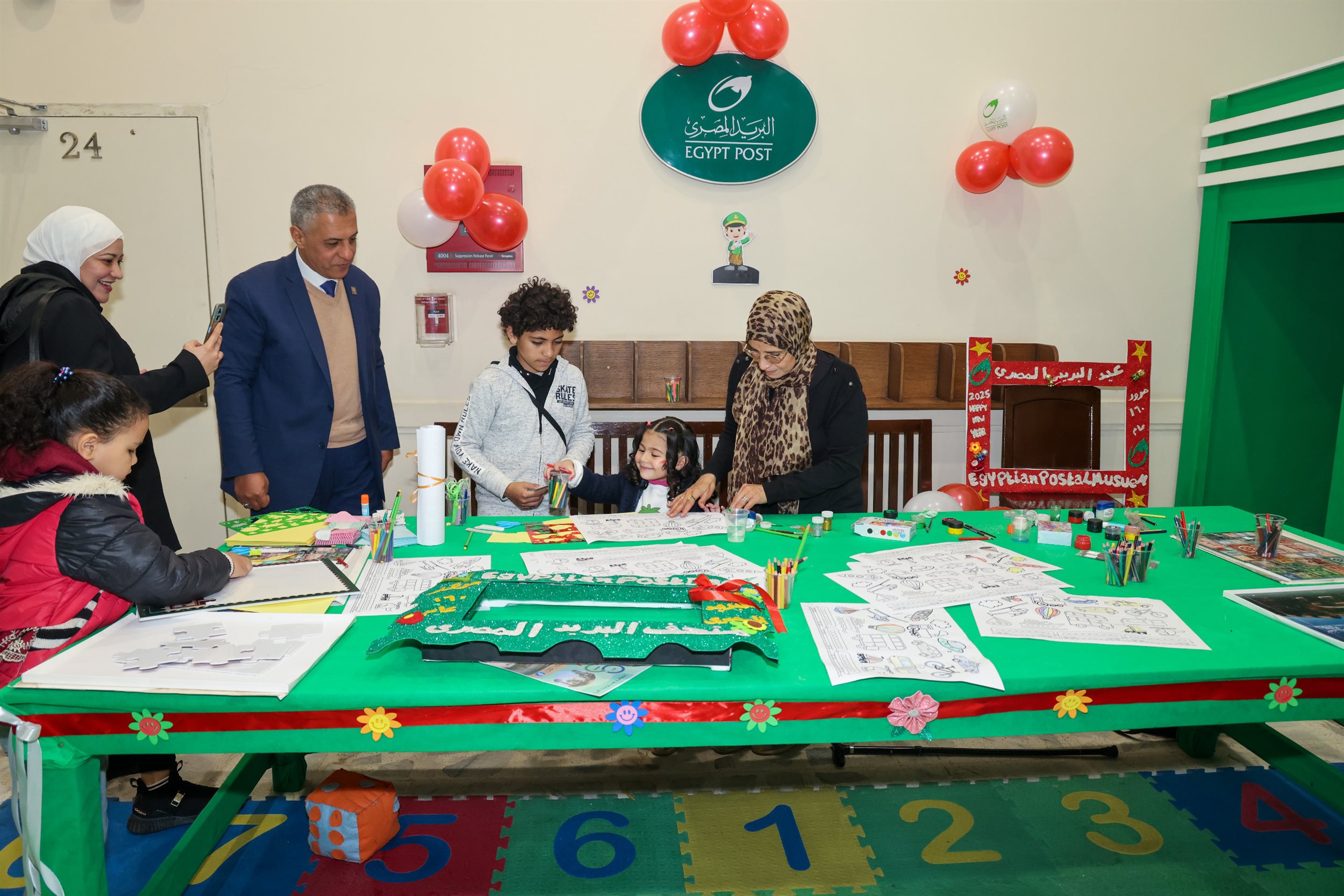 متحف البريد يشهد إقبالاً كبيرًا من الزائرين في عيد البريد
