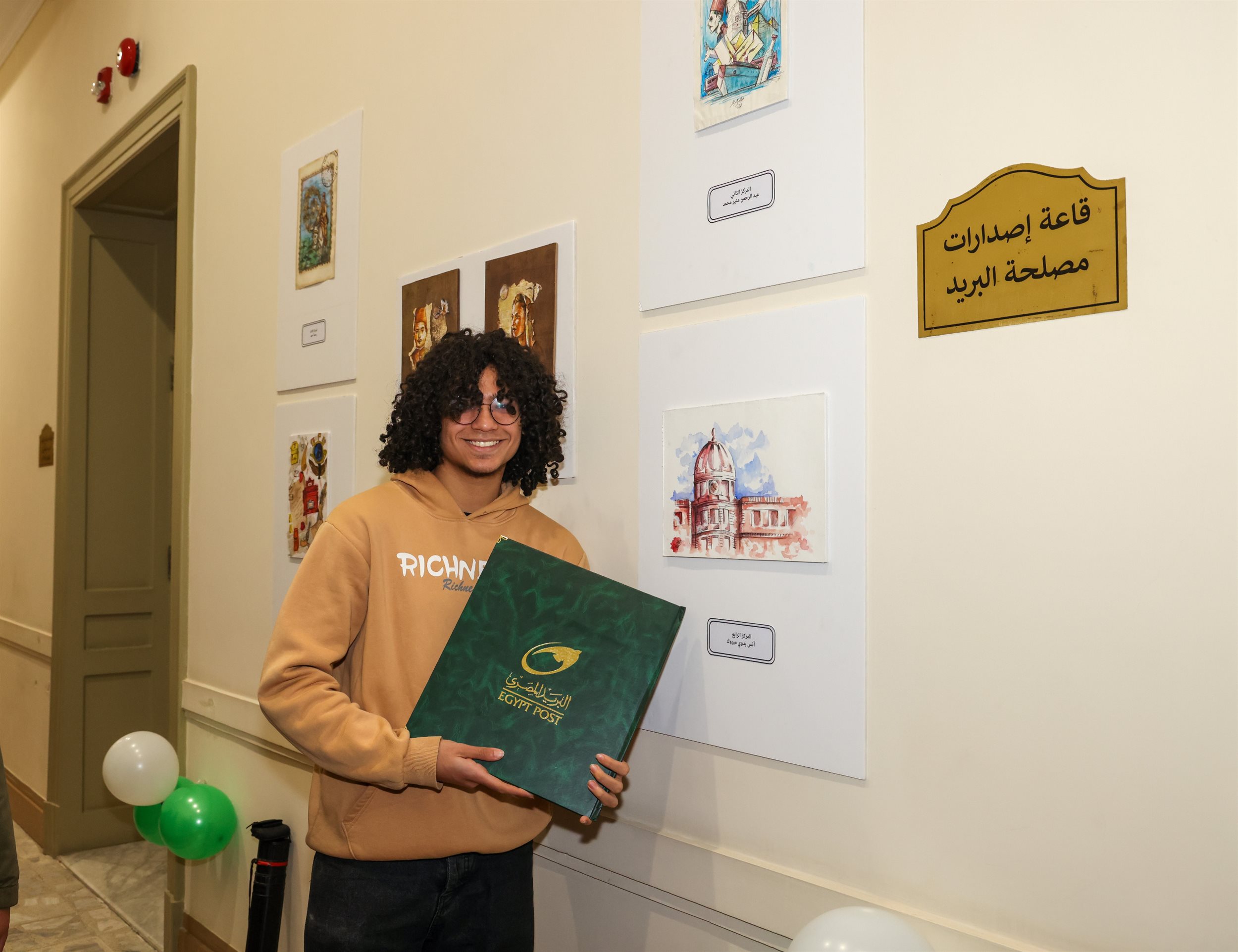 متحف البريد يشهد إقبالاً كبيرًا من الزائرين في عيد البريد