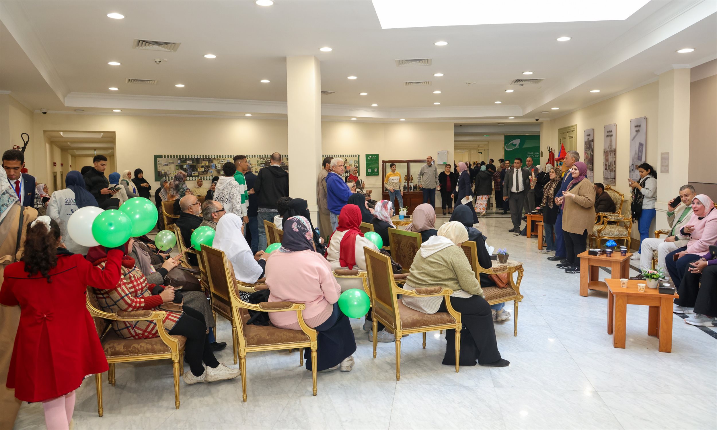 متحف البريد يشهد إقبالاً كبيرًا من الزائرين في عيد البريد