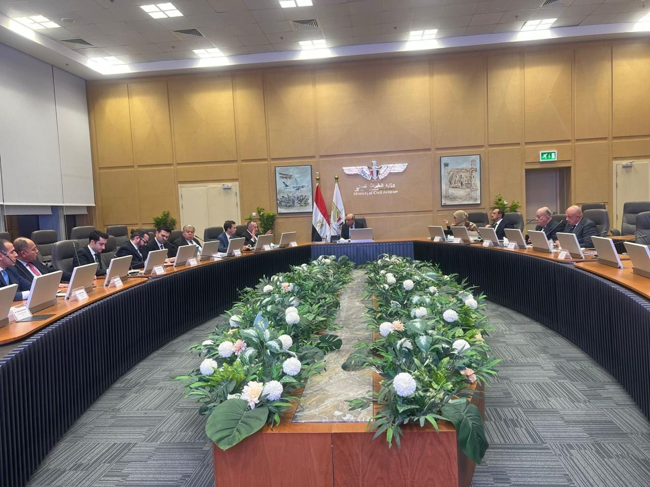 وزير الطيران المدني يلتقي مسئولى شركة TAV Airports