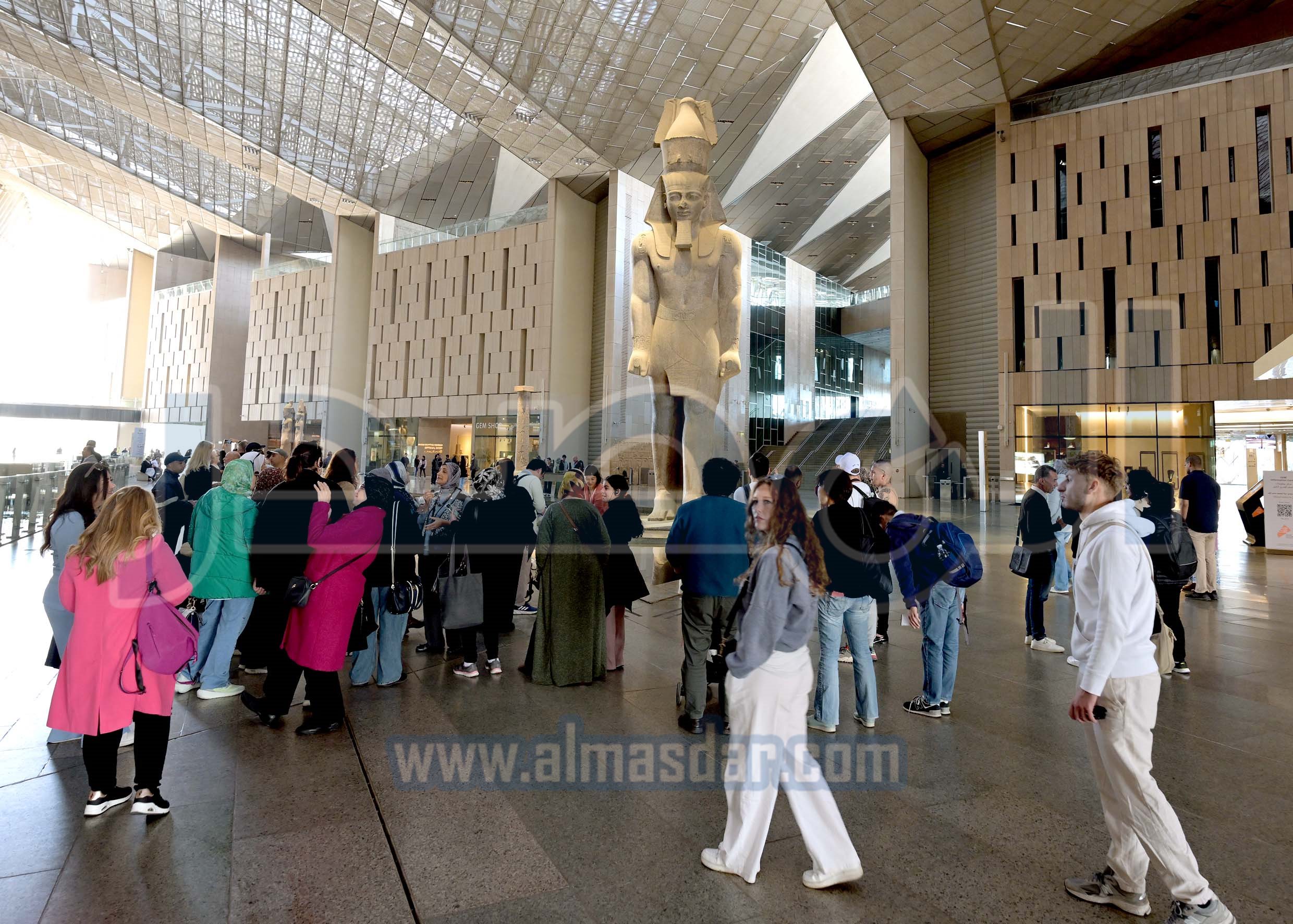 مدبولي يتفقد اللمسات النهائية لمشروع المتحف المصري الكبير