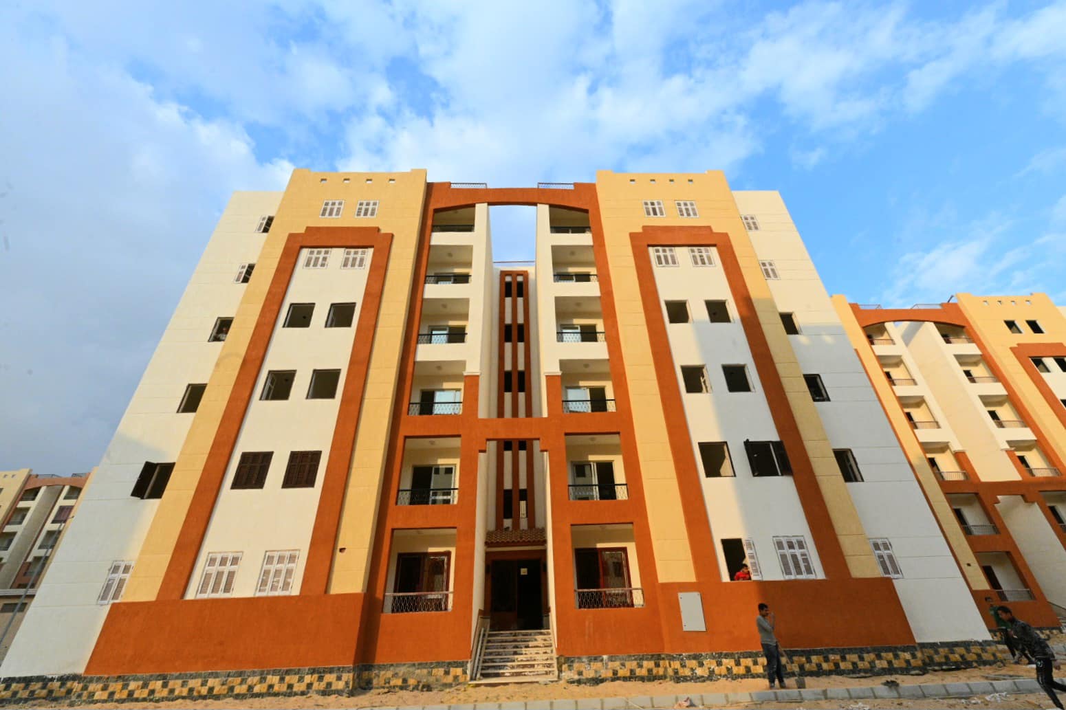 وزير الإسكان يتابع موقف مشروعات الإسكان بمدينة العبور الجديدة