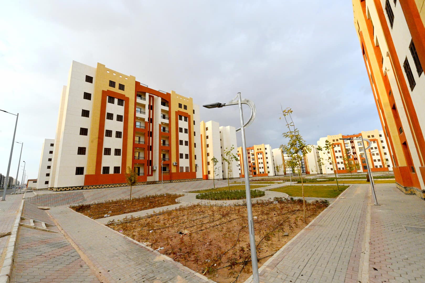 وزير الإسكان يتابع موقف مشروعات الإسكان بمدينة العبور الجديدة
