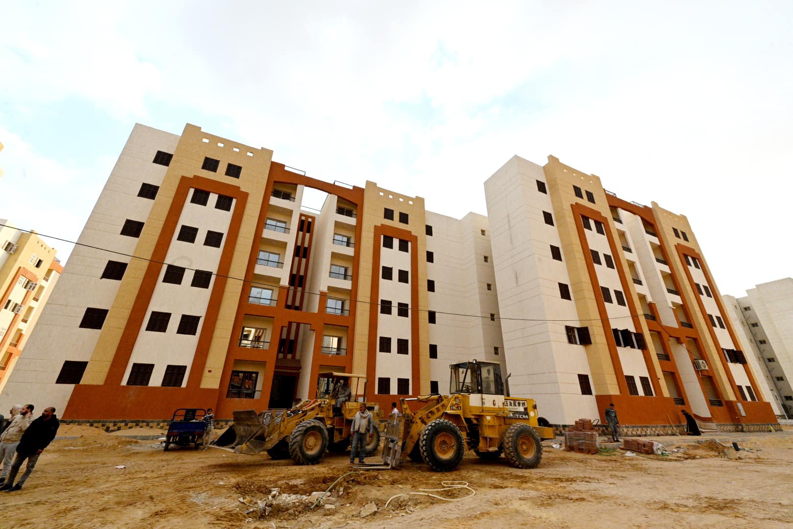 وزير الإسكان يتابع موقف مشروعات الإسكان بمدينة العبور الجديدة