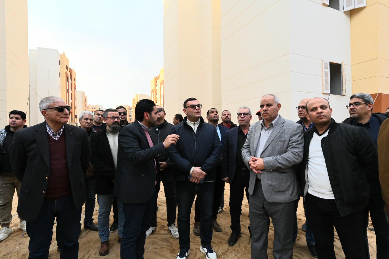 وزير الإسكان يتابع موقف مشروعات الإسكان بمدينة العبور الجديدة