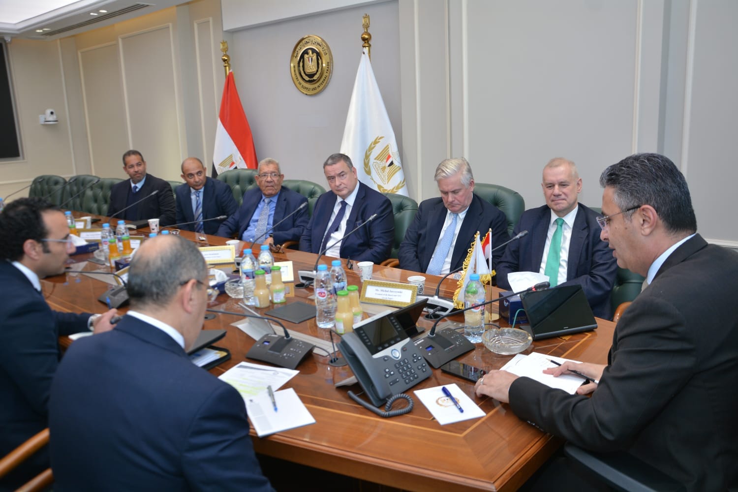 وزير التموين يبحث تعزيز التعاون مع شركة أرتك بيبر
