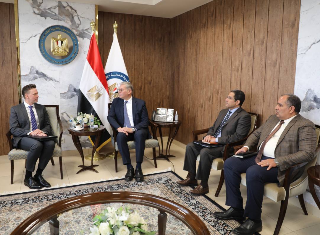 وزير البترول يستقبل المدير الإقليمى لشركة شيفرون