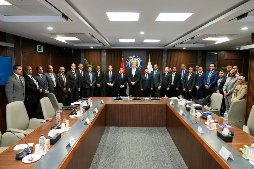 وزير البترول يناقش اعتماد الموازنة لأعمال شركة بدر للبترول