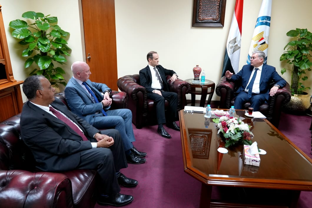 وزير البترول يلتقي نائب رئيس شركة اباتشي العالمية