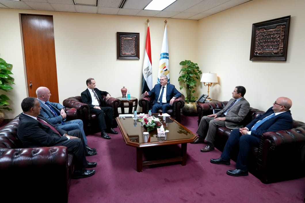 وزير البترول يلتقي نائب رئيس شركة اباتشي العالمية