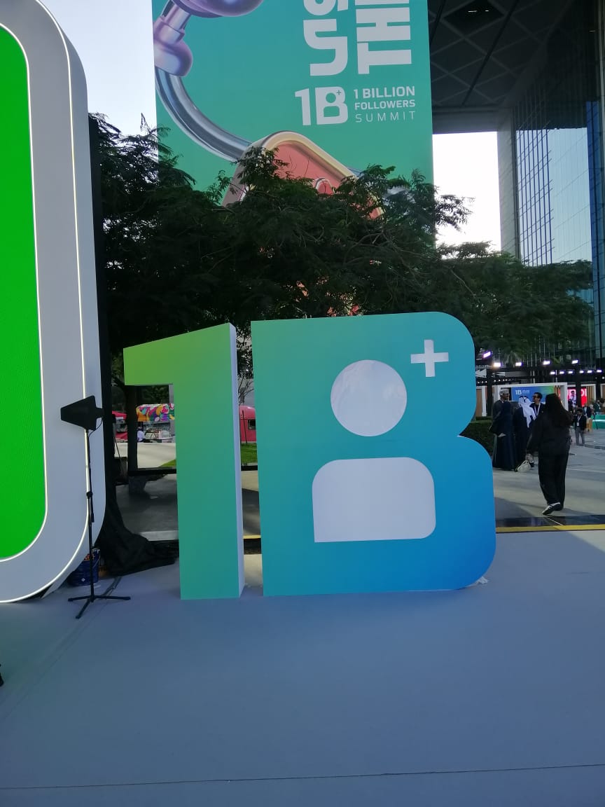 قمة المليار بدبي بالإمارات العربية المتحدة