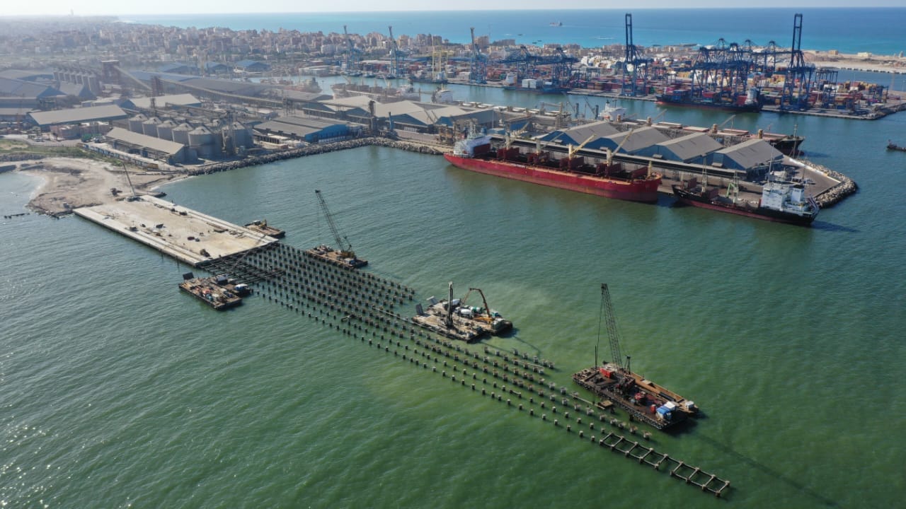 الوزير يتفقد معدلات تنفيذ مشروعات التطوير بمينائى الإسكندرية والدخيلة