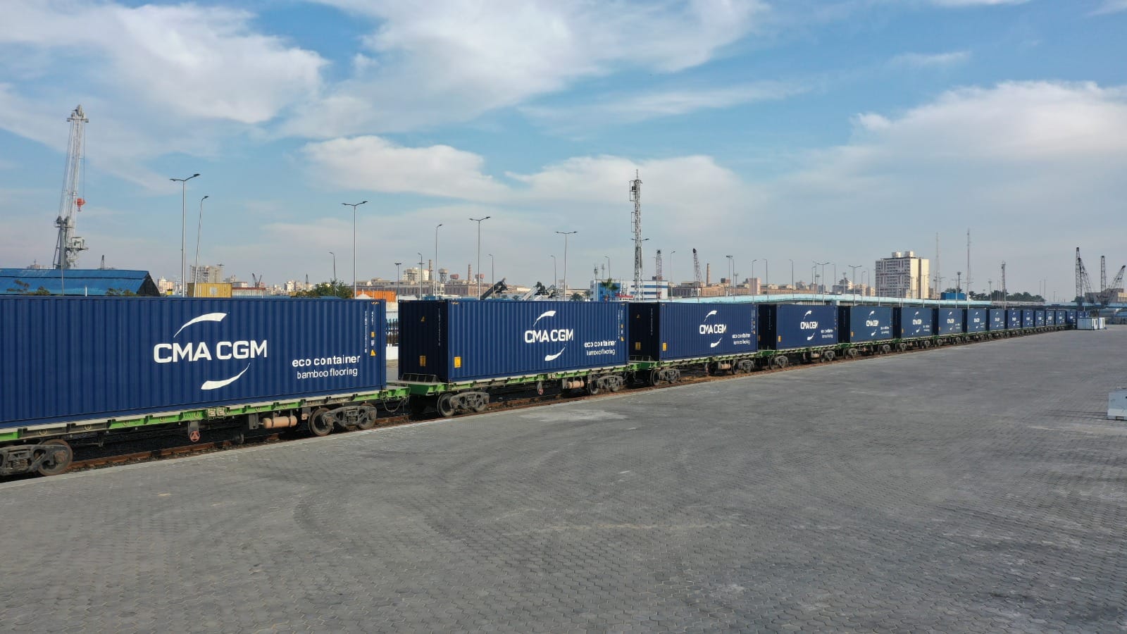 الوزير يتفقد معدلات تنفيذ مشروعات التطوير بمينائى الإسكندرية والدخيلة