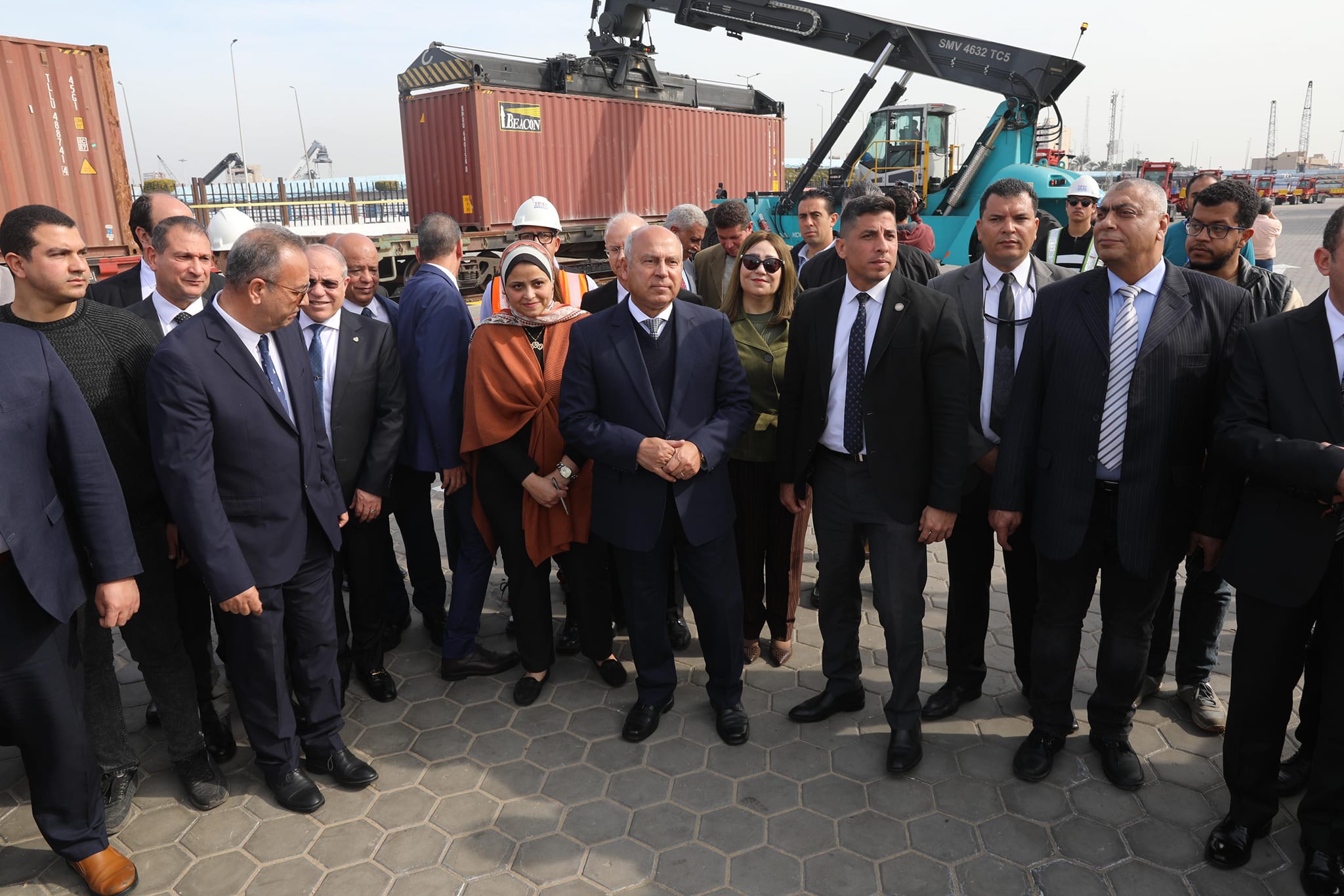 الوزير يتفقد معدلات تنفيذ مشروعات التطوير بمينائى الإسكندرية والدخيلة