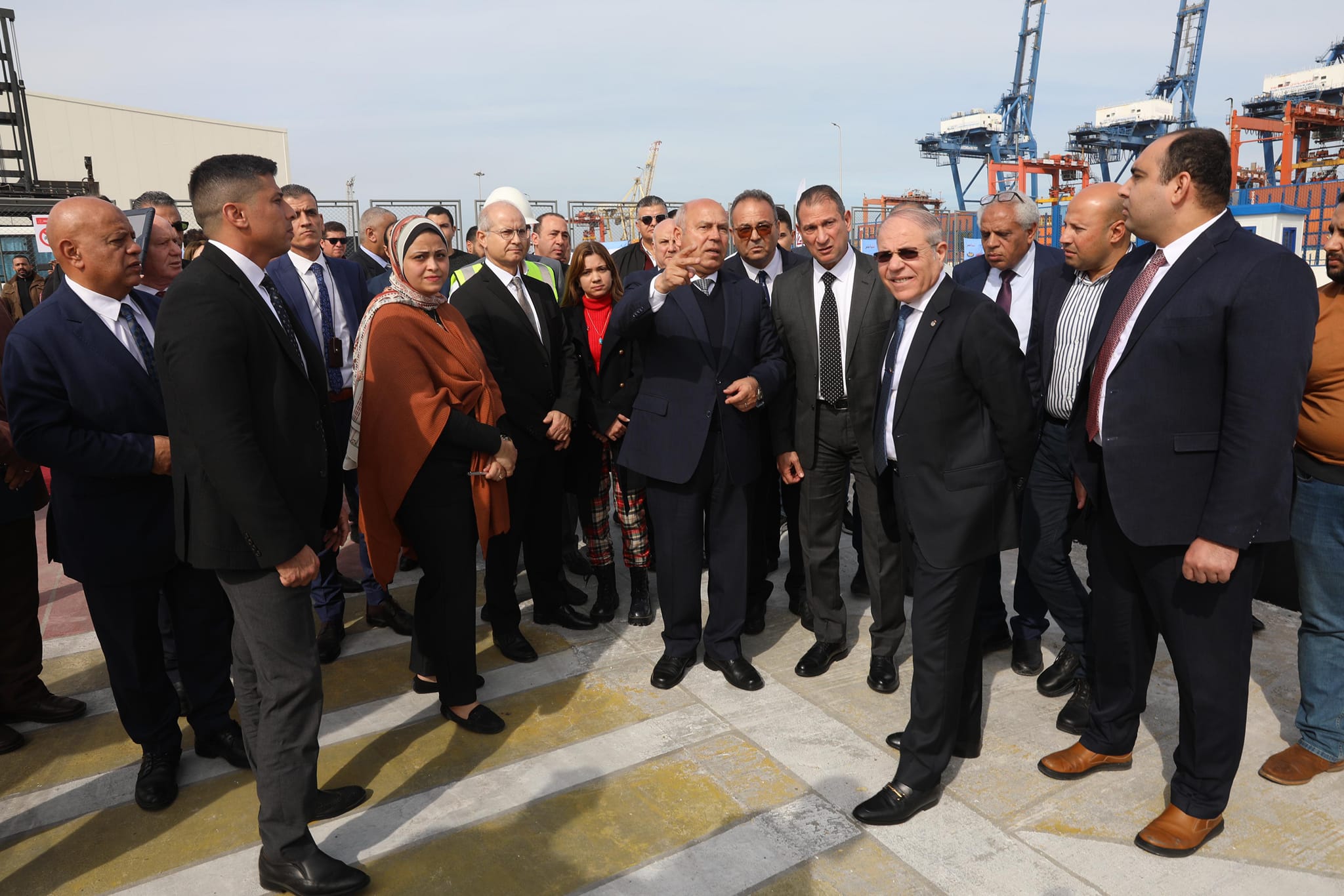 الوزير يتفقد معدلات تنفيذ مشروعات التطوير بمينائى الإسكندرية والدخيلة