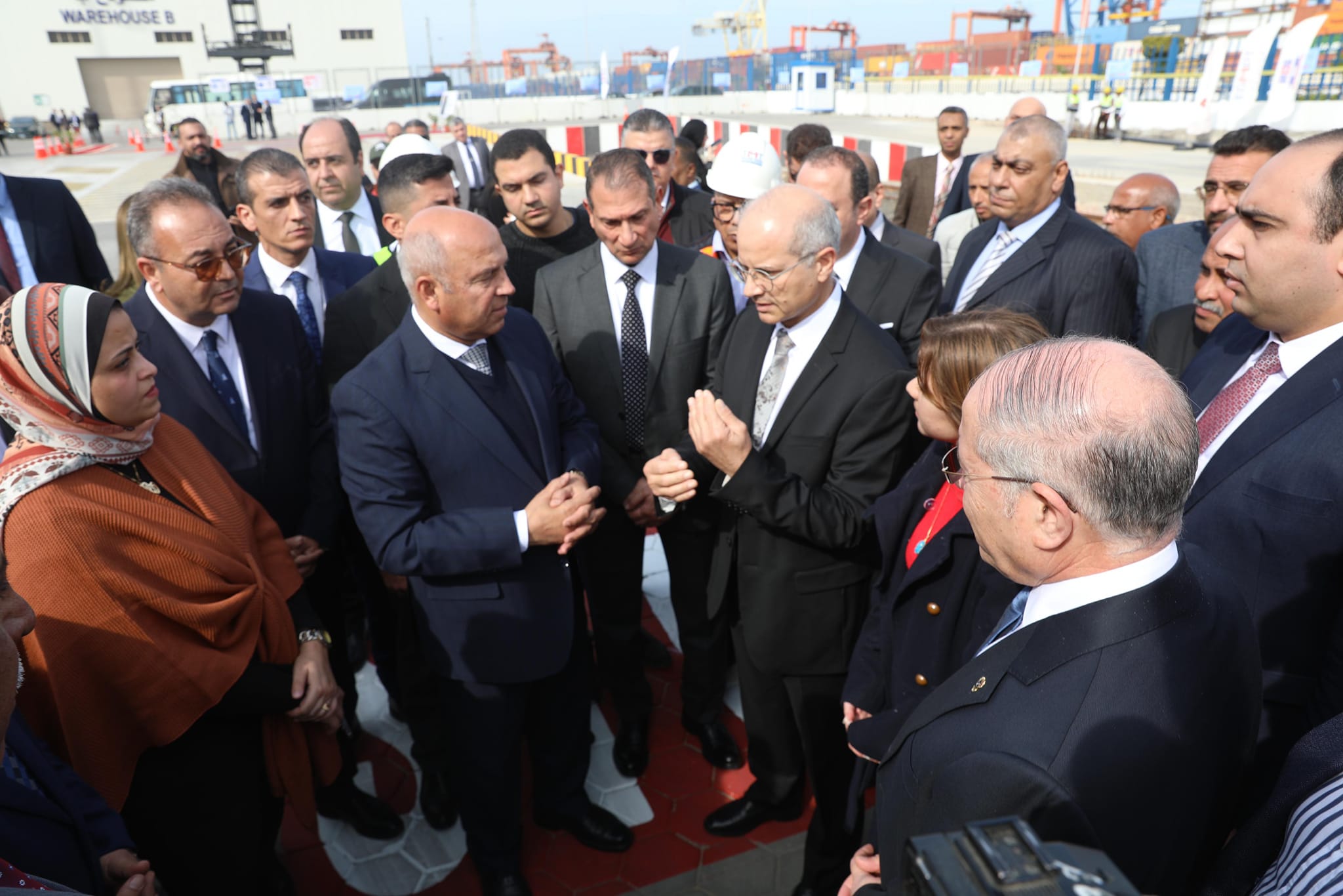 الوزير يتفقد معدلات تنفيذ مشروعات التطوير بمينائى الإسكندرية والدخيلة