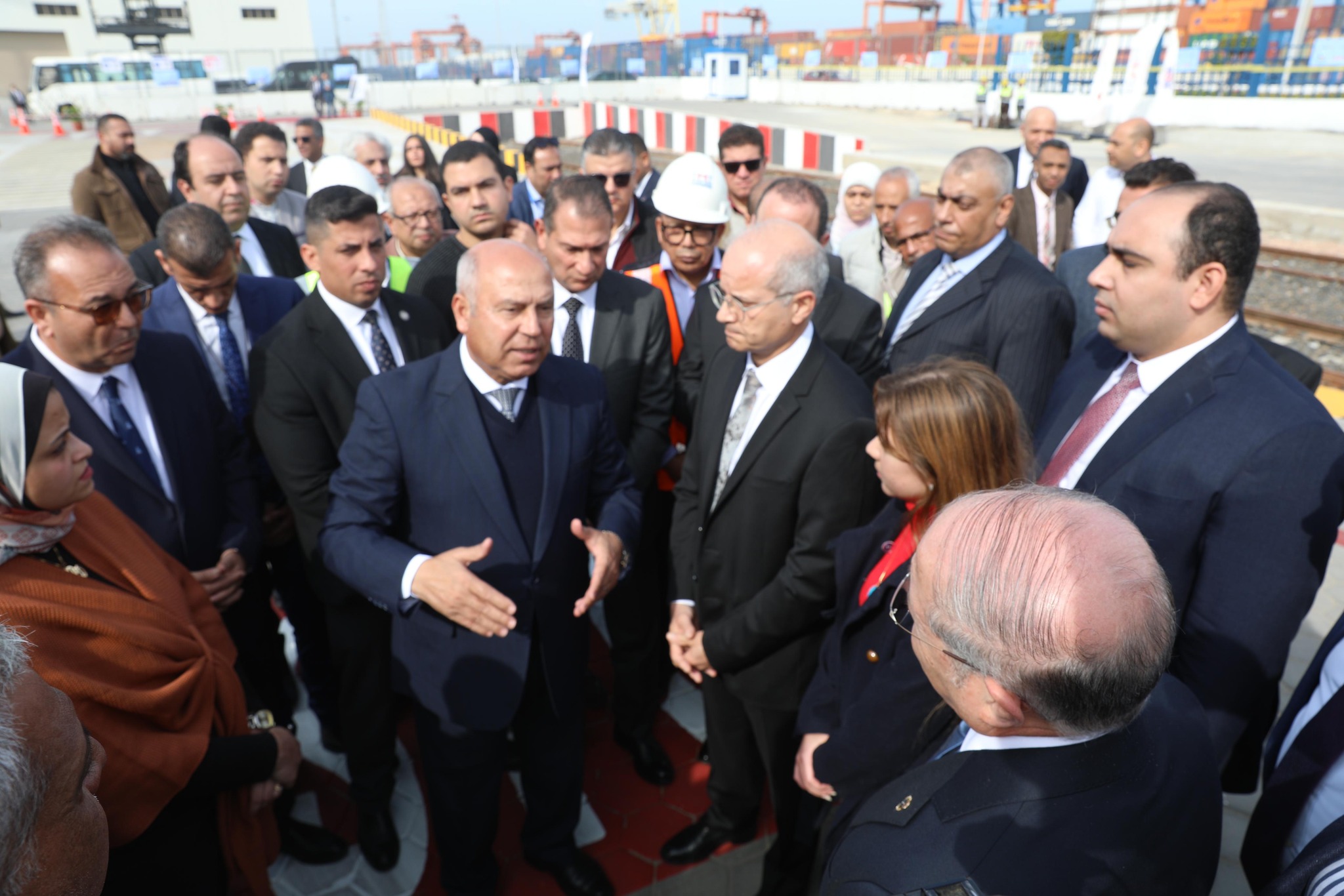 الوزير يتفقد معدلات تنفيذ مشروعات التطوير بمينائى الإسكندرية والدخيلة