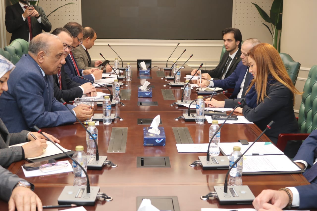 وزير الكهرباء يستقبل وزيرة الطاقة والبيئة بجمهورية مالطا