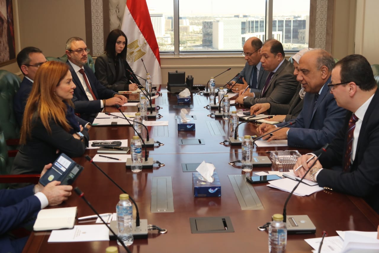 وزير الكهرباء يستقبل وزيرة الطاقة والبيئة بجمهورية مالطا