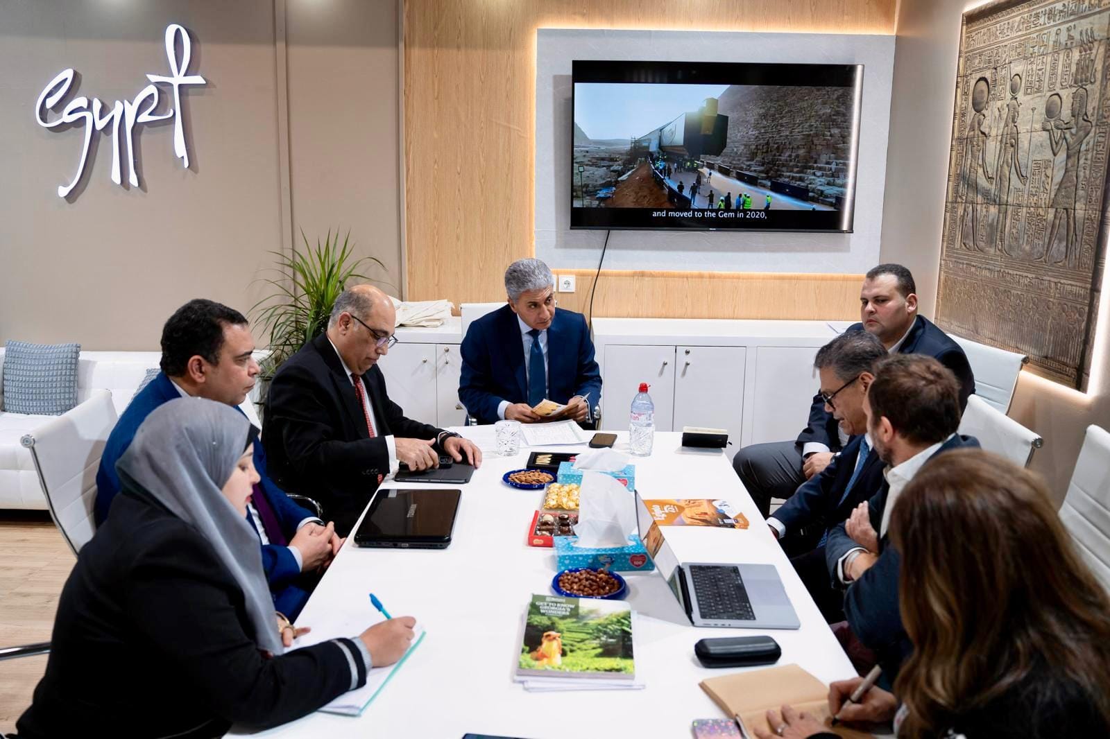 وزير السياحة يستكمل لقاءاته المهنية بالعاصمة الإسبانية مدريد