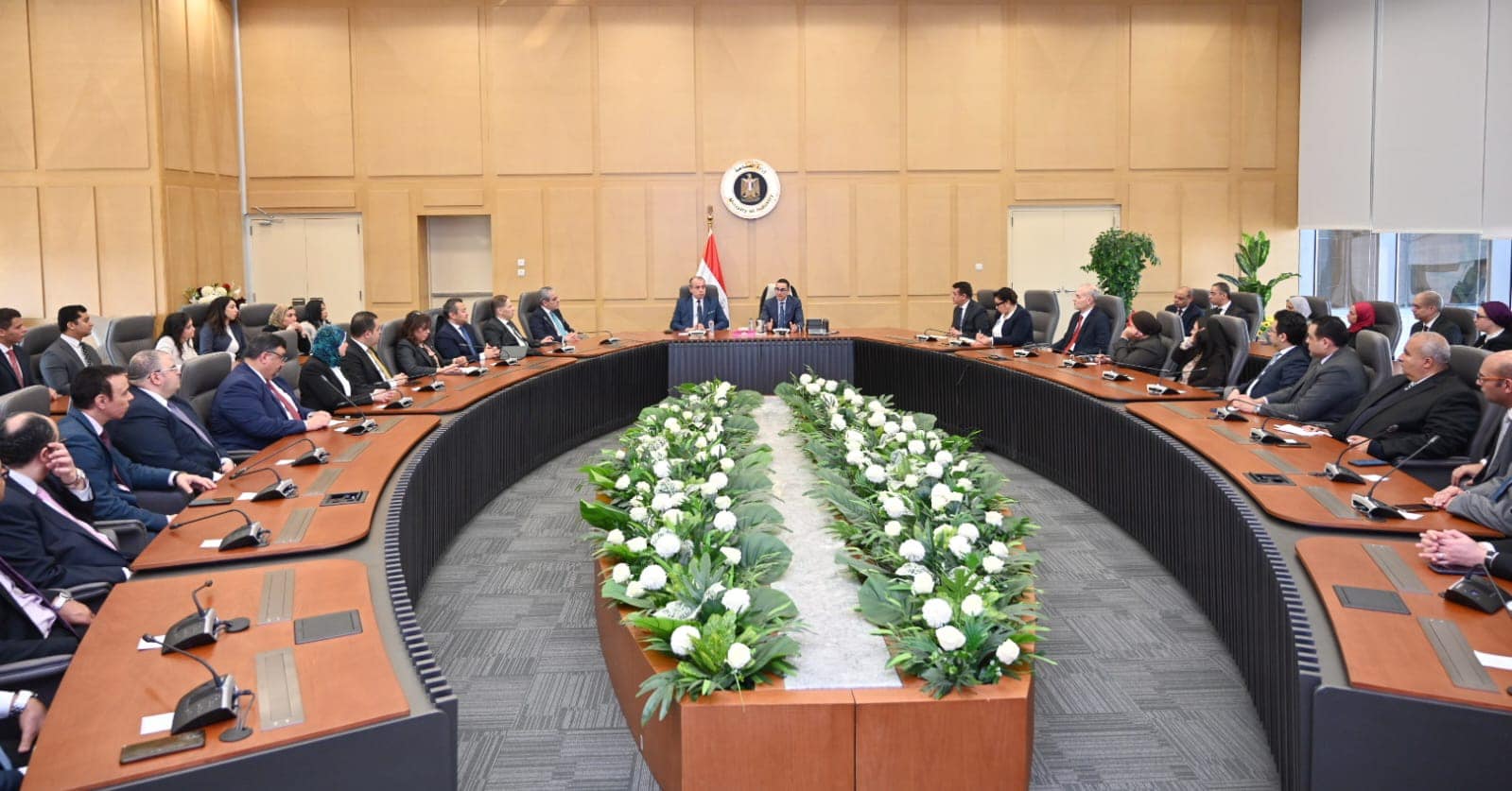 وزير الاستثمار يلتقي عدد من أعضاء جهاز التمثيل التجاري