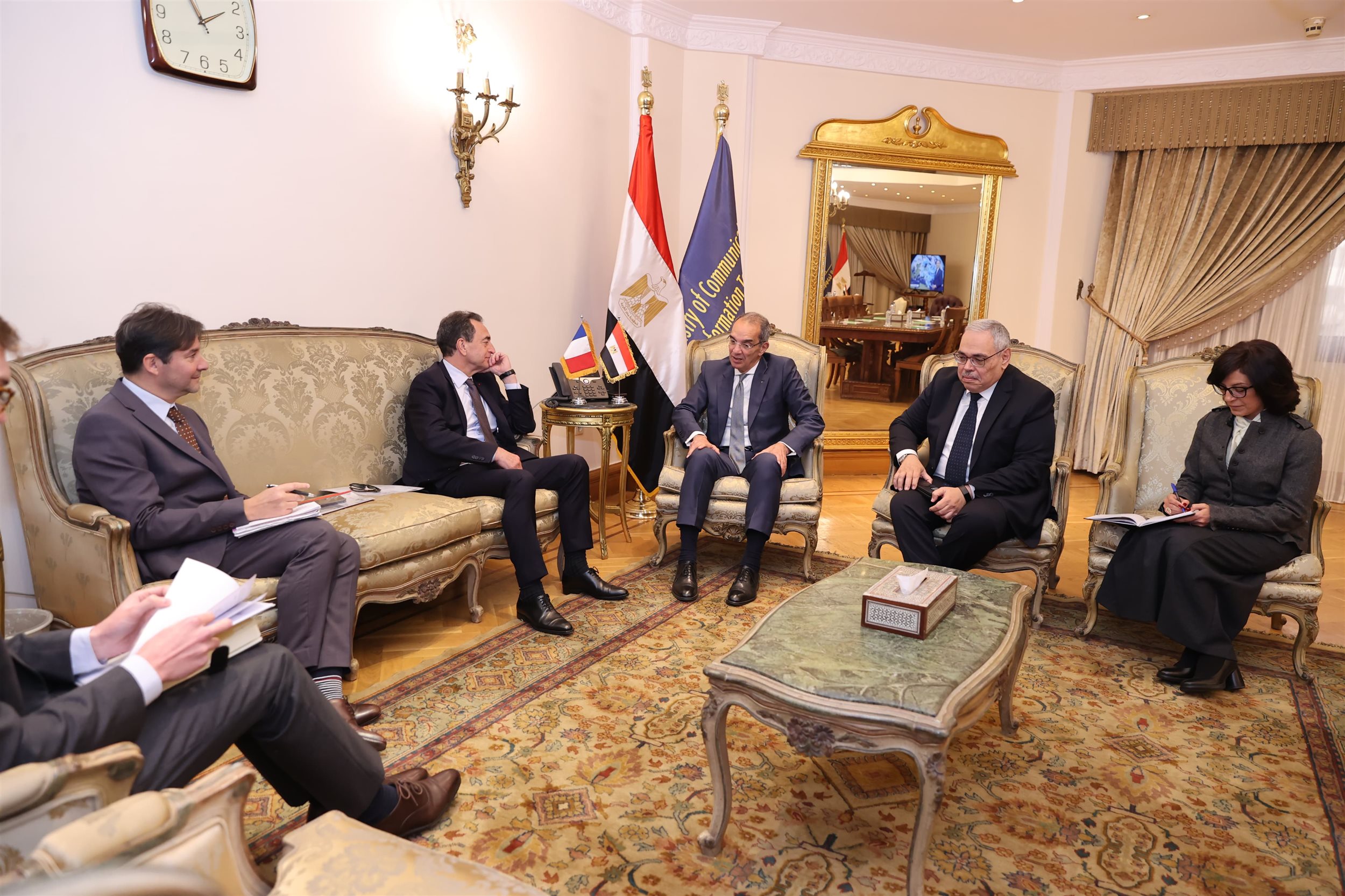 وزير الاتصالات يلتقي سفير فرنسا