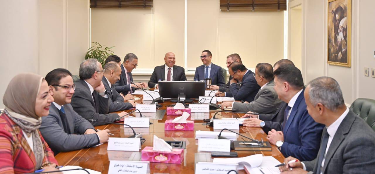 وزير الصناعة والنقل في اجتماع مع وزير الاستثمار