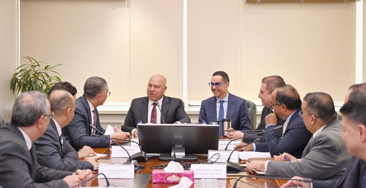 وزير الصناعة والنقل في اجتماع مع وزير الاستثمار