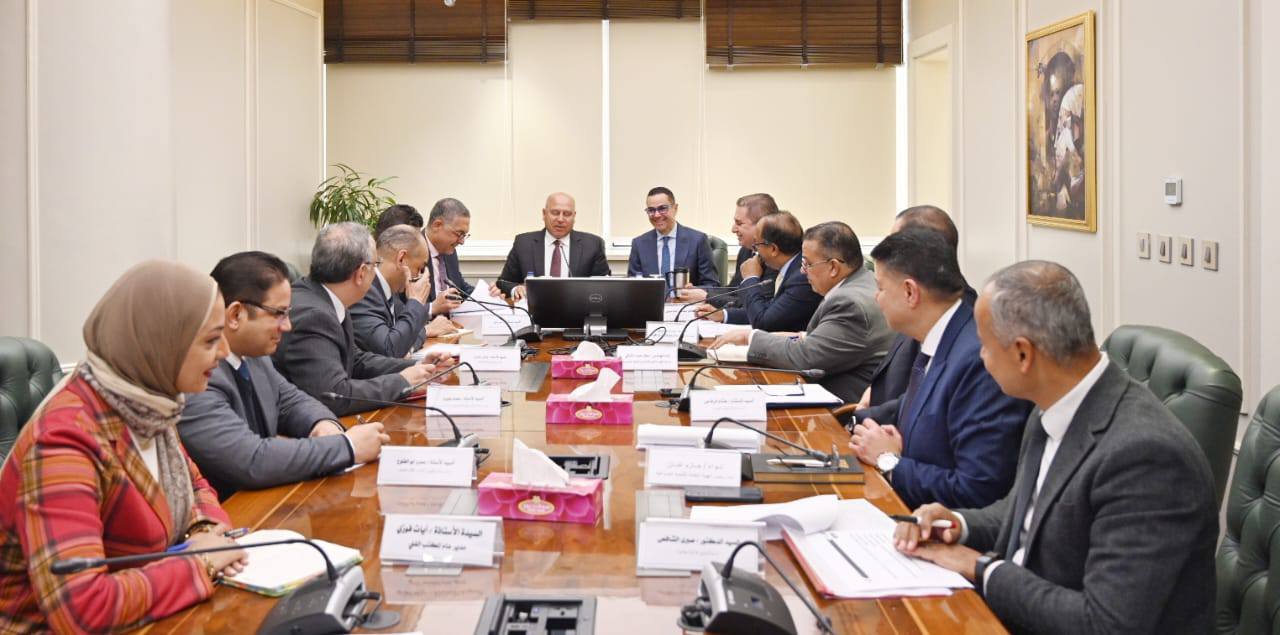 وزير الصناعة والنقل في اجتماع مع وزير الاستثمار