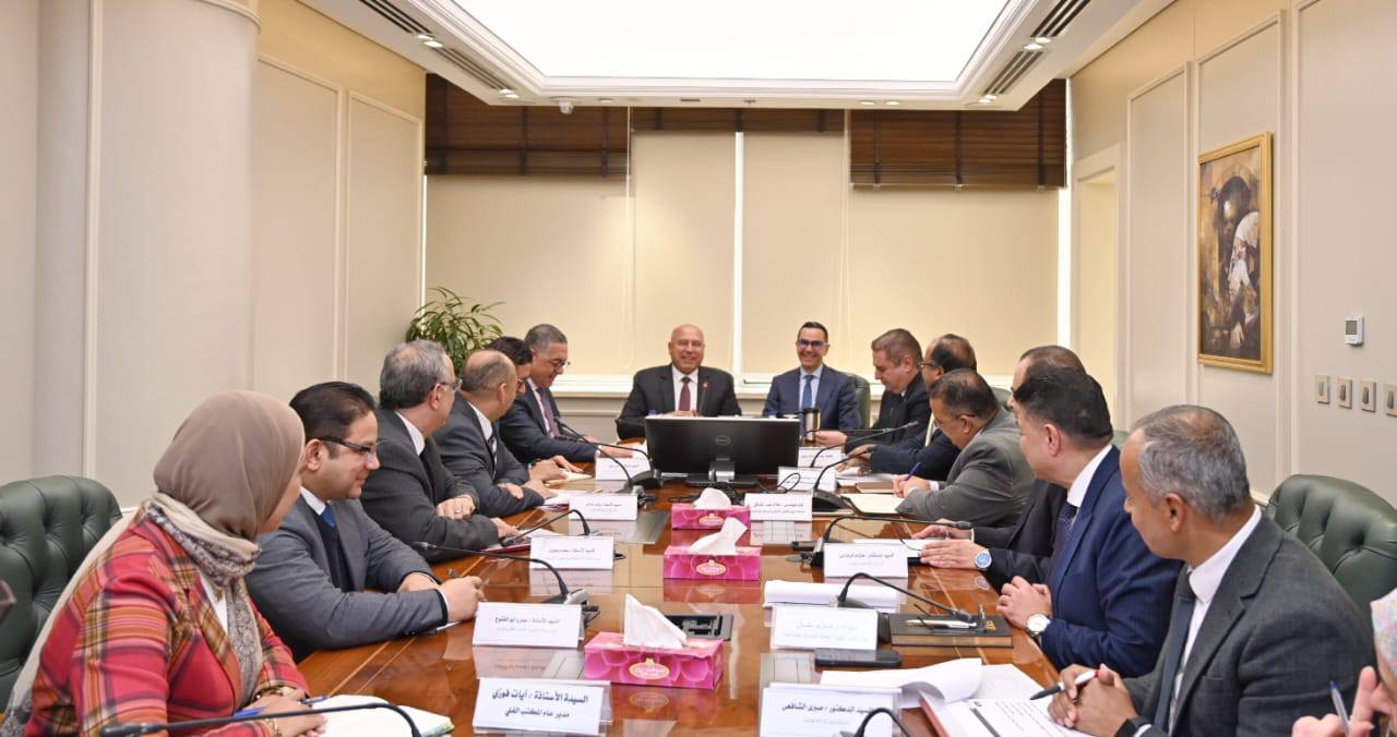 وزير الصناعة والنقل في اجتماع مع وزير الاستثمار