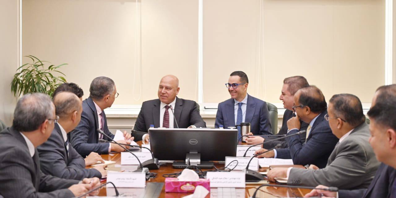 وزير الصناعة والنقل في اجتماع مع وزير الاستثمار