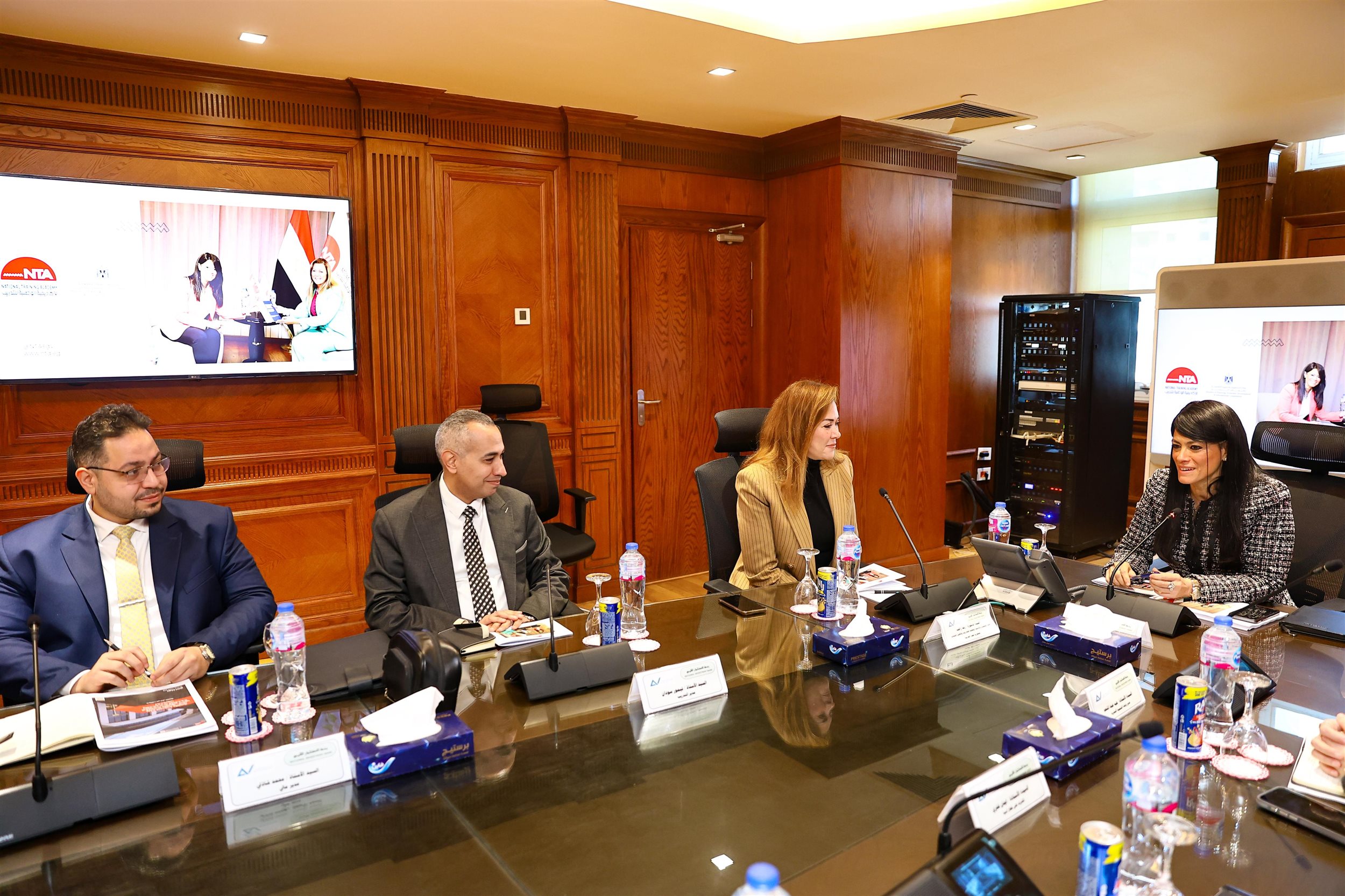 المشاط تلتقي المدير التنفيذي للأكاديمية الوطنية للتدريب