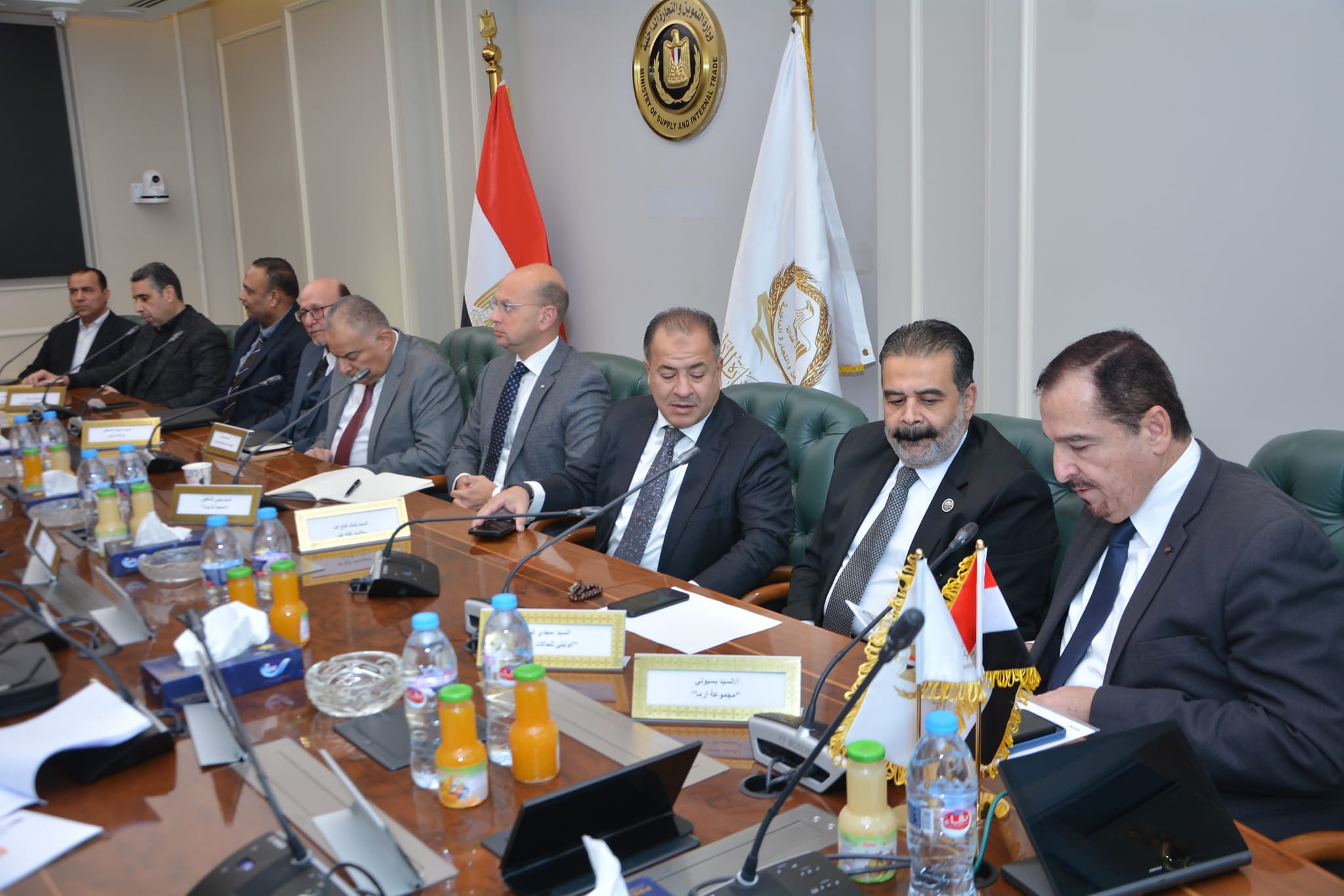 وزير التموين في اجتماع مع ممثلي شركات الصناعات الغذائية