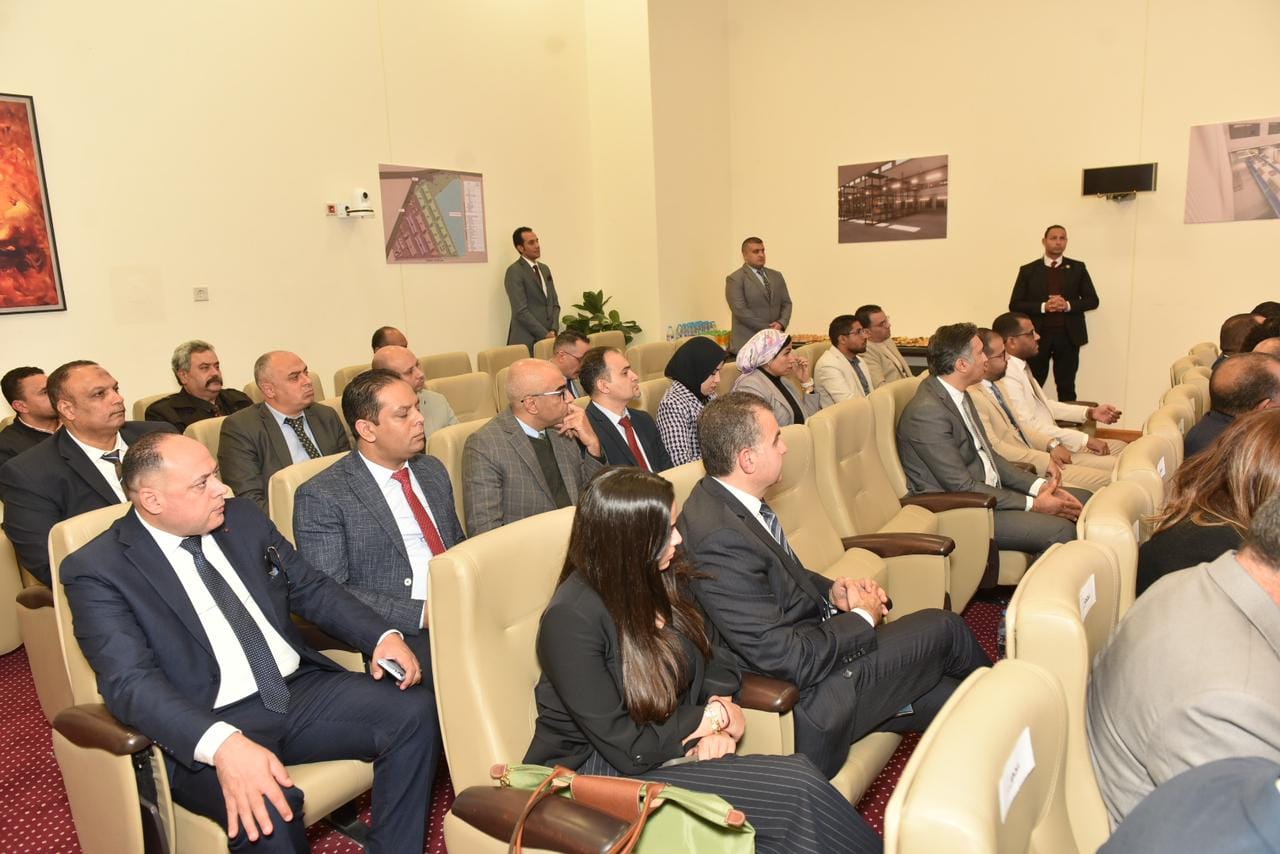 وزير التموين يعقد اجتماعًا موسعاً مع ممثلي السلاسل التجارية