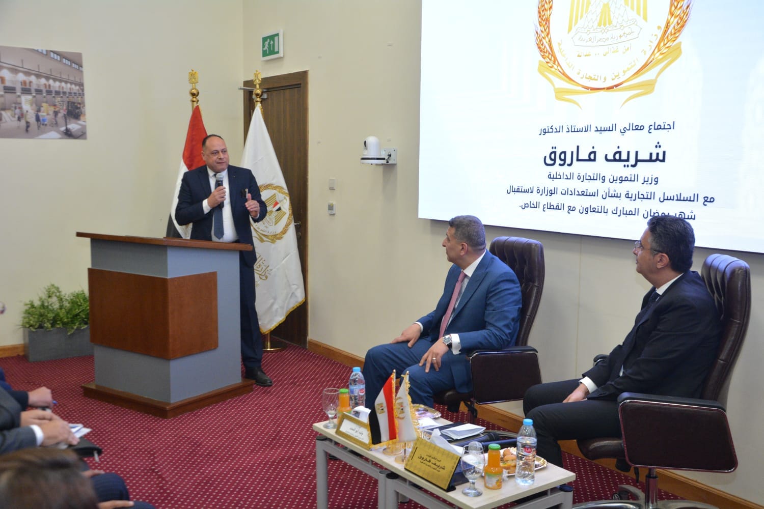 وزير التموين يعقد اجتماعًا موسعاً مع ممثلي السلاسل التجارية