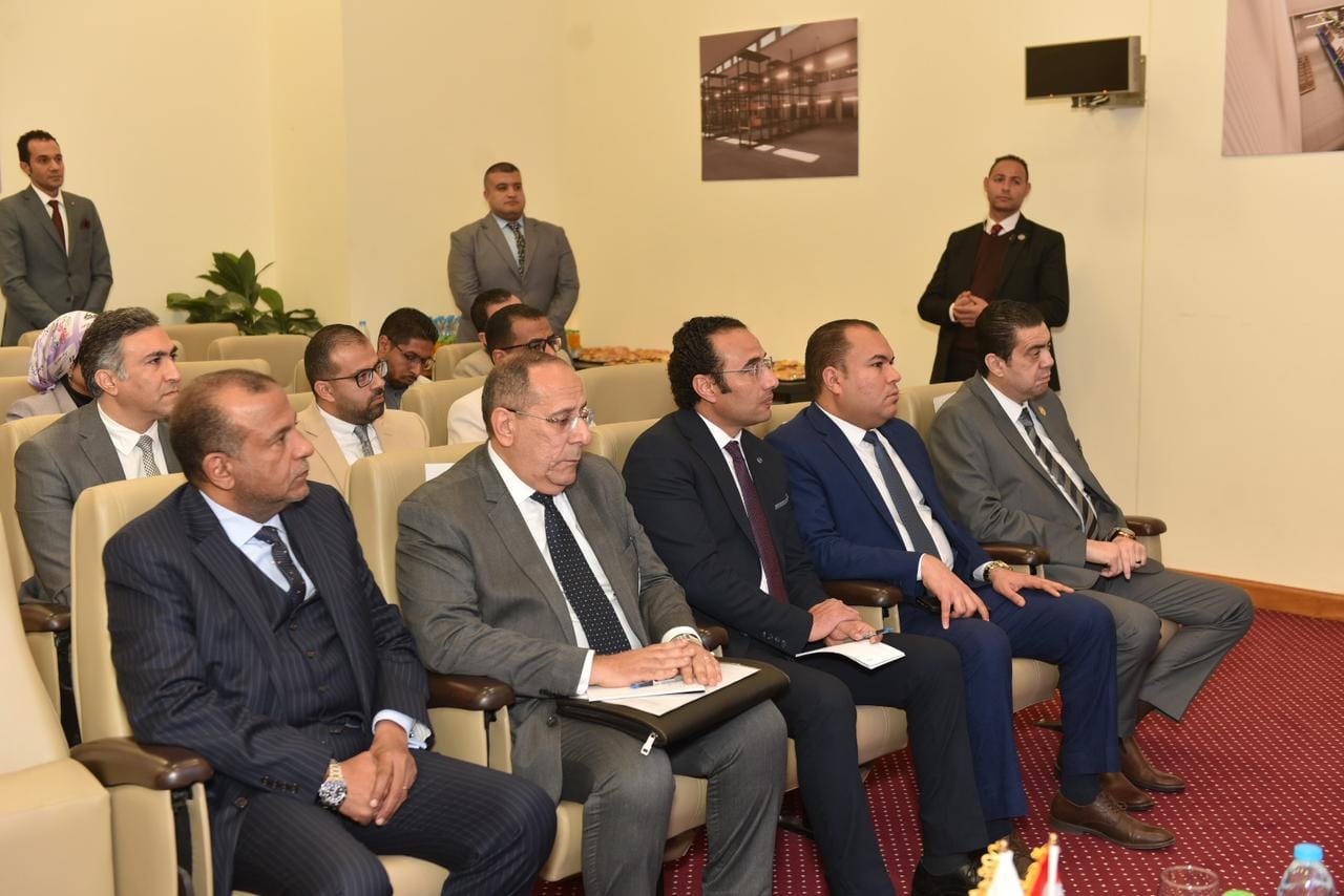 وزير التموين يعقد اجتماعًا موسعاً مع ممثلي السلاسل التجارية