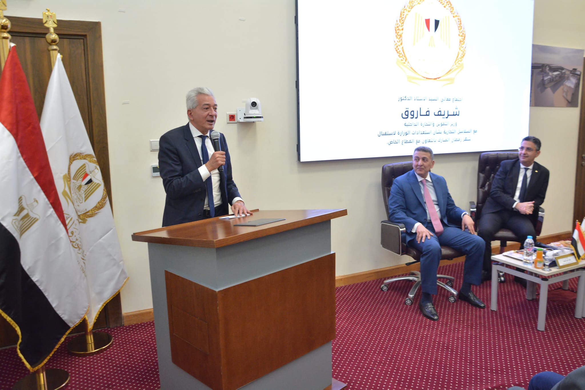 وزير التموين يعقد اجتماعًا موسعاً مع ممثلي السلاسل التجارية