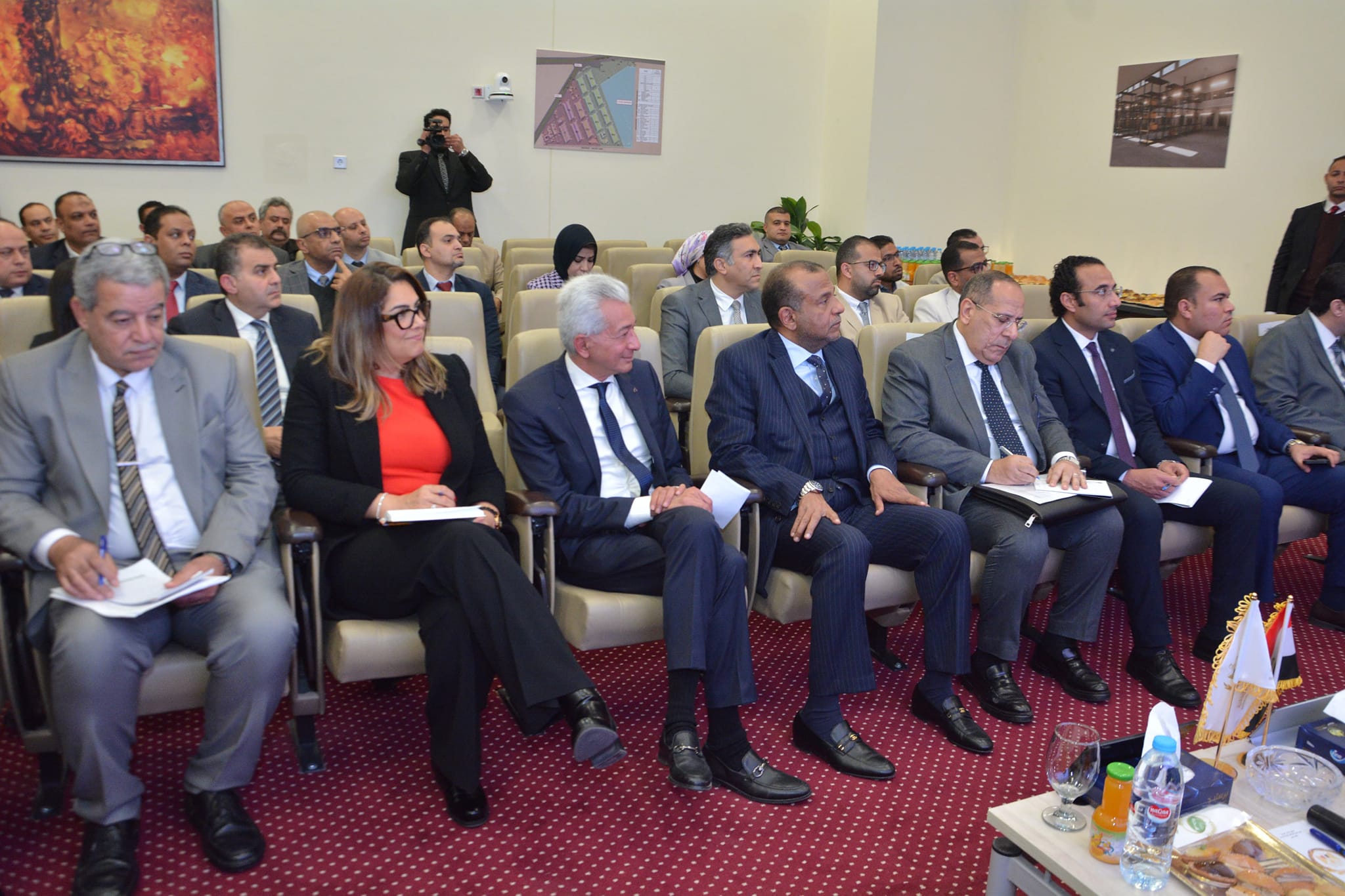 وزير التموين يعقد اجتماعًا موسعاً مع ممثلي السلاسل التجارية