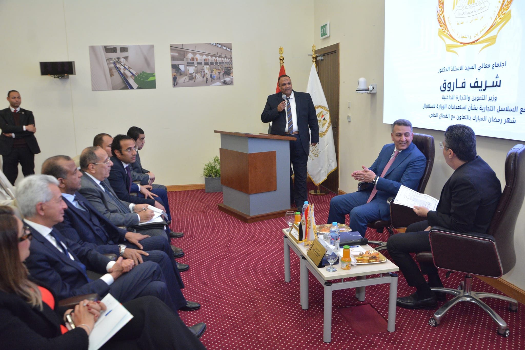 وزير التموين يعقد اجتماعًا موسعاً مع ممثلي السلاسل التجارية