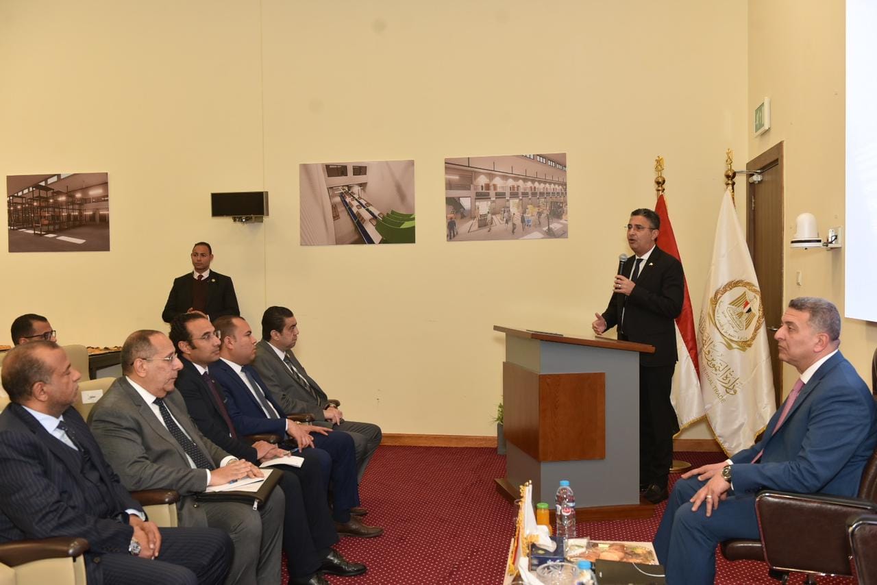 وزير التموين يعقد اجتماعًا موسعاً مع ممثلي السلاسل التجارية