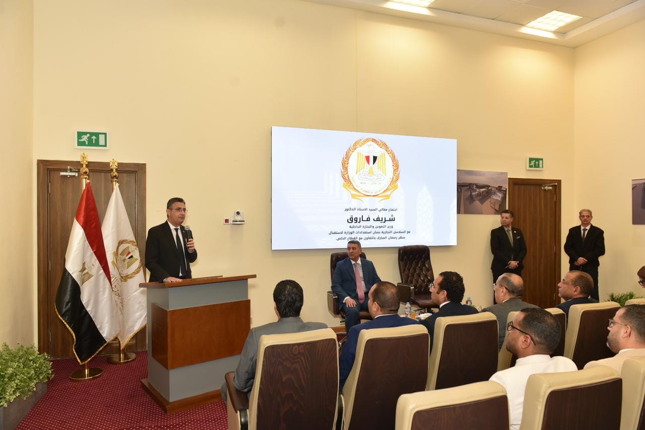 وزير التموين يعقد اجتماعًا موسعاً مع ممثلي السلاسل التجارية
