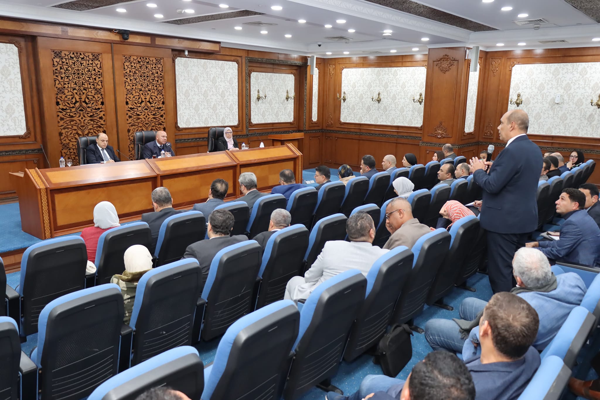وزير الصناعة والنقل في اجتماع مع محافظ ومستثمري كفر الشيخ