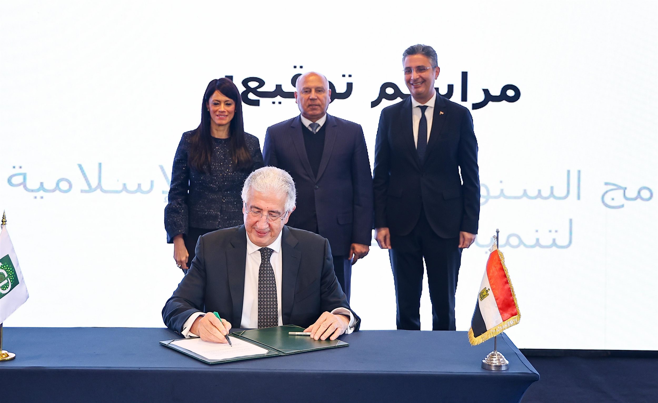 توقيع اتفاقيتين بقيمة 1.6 مليار دولار لتمويل التجارة
