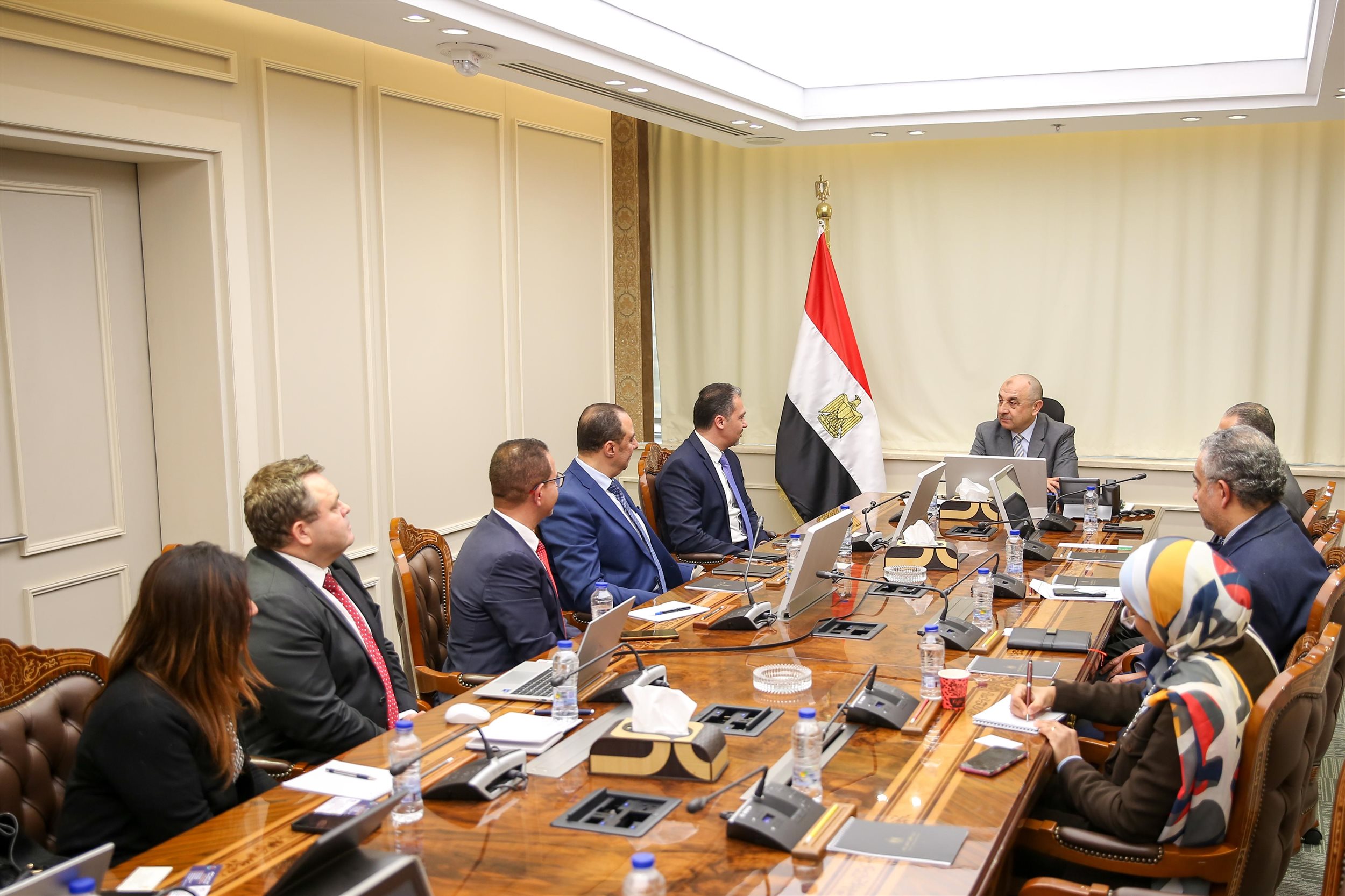 وزير قطاع الأعمال يلتقي وفد من شركة سيمنس