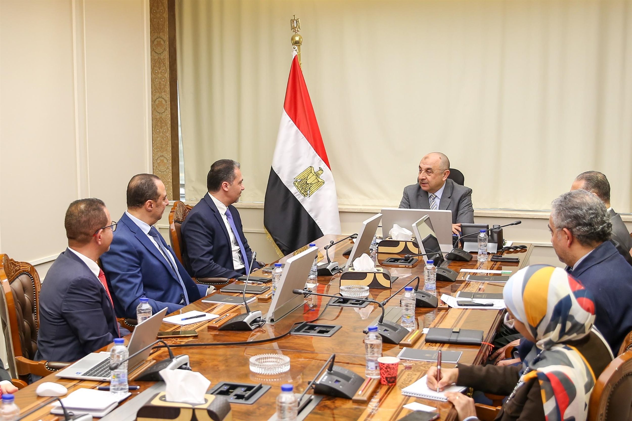 وزير قطاع الأعمال يلتقي وفد من شركة سيمنس